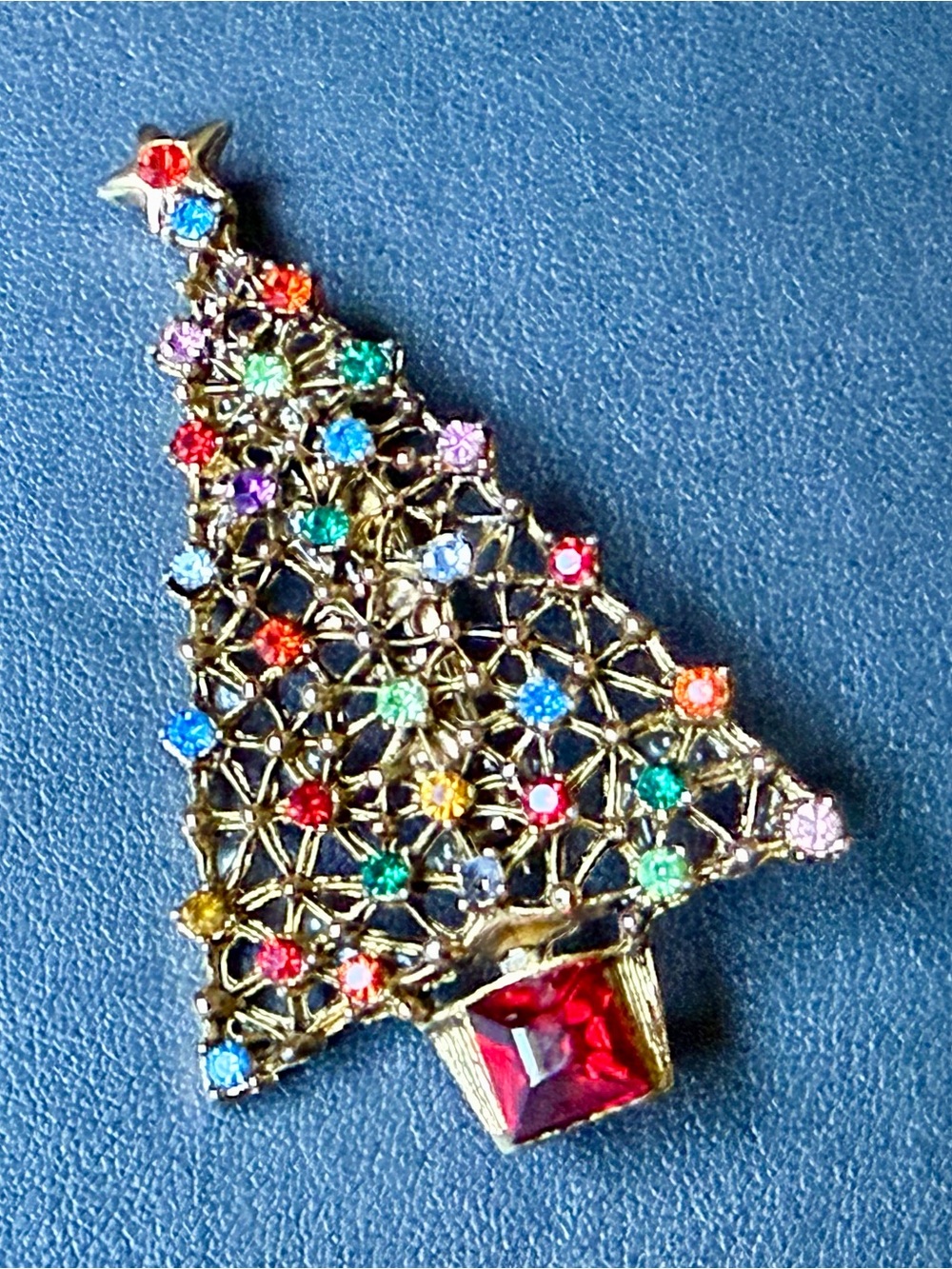 vtg Rhinestone Christmas Tree Brooch